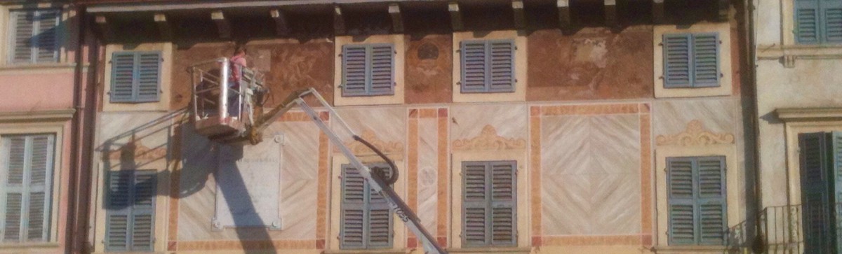 Caffè Fantoni dettaglio del restauro facciata